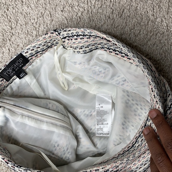 Topshop Mini Skirt ๐ป| Size 4 - Picture 4 of 8